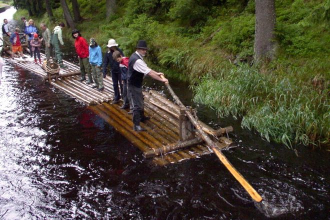 Na Vchynicko-tetovském kanálu se provozuje turistická voroplavba, ačkoli historicky se zde vory neplavily